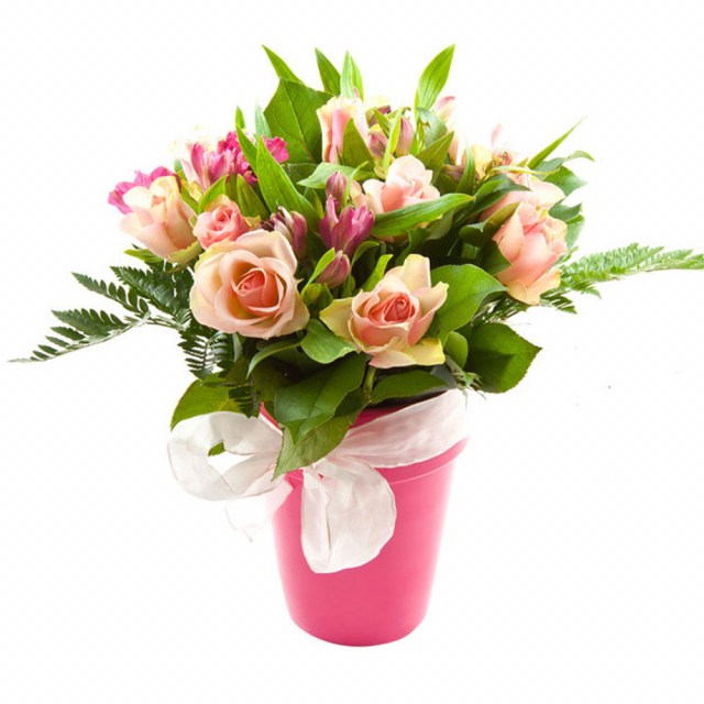 Βάζο με λουλούδια εποχής και τριαντάφυλλα